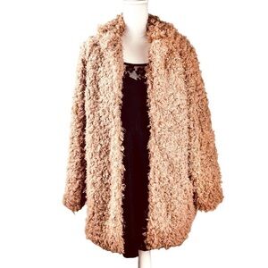 NWT Romeo and Juliet Couture Women’s Size M Soft Warm Cozy Beautiful Camel Color